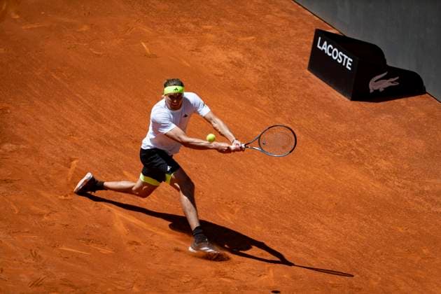 Mutua Madrid Open 2025 Alexander Zverev of Germany plays a backhand against Alejandro Davidovich Fokina of Spain in the Men s Singles Third Round match of the Mutua Madrid Open 2025 tournament celebrated at La Caja Magica on April 27, 2025 in Madrid, Spain. Madrid La Caja Magica Madrid Spain Copyright: xAlbertoxGardinx AGardin_20250427_Mutua_Madrid_Open_0309