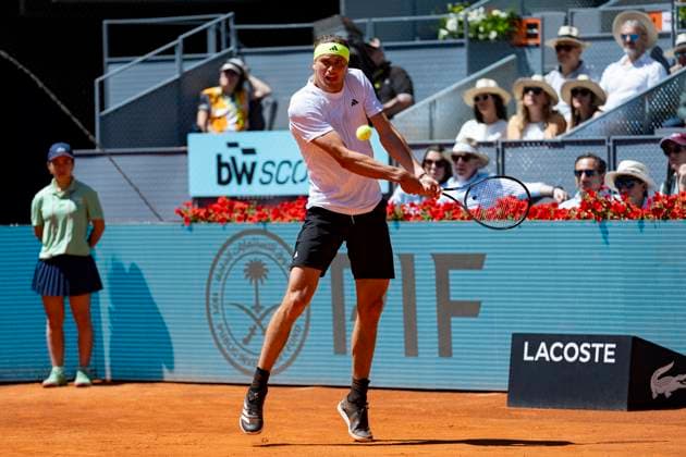 Mutua Madrid Open 2025 Alexander Zverev of Germany plays a backhand against Alejandro Davidovich Fokina of Spain in the Men s Singles Third Round match of the Mutua Madrid Open 2025 tournament celebrated at La Caja Magica on April 27, 2025 in Madrid, Spain. Madrid La Caja Magica Madrid Spain Copyright: xAlbertoxGardinx AGardin_20250427_Mutua_Madrid_Open_0318