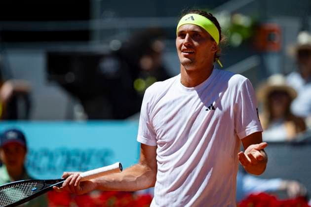 Sport Bilder des Tages Mutua Madrid Open 2025 Alexander Zverev of Germany protests against Alejandro Davidovich Fokina of Spain in the Men s Singles Third Round match of the Mutua Madrid Open 2025 tournament celebrated at La Caja Magica on April 27, 2025 in Madrid, Spain. Madrid La Caja Magica Madrid Spain Copyright: xAlbertoxGardinx AGardin_20250427_Mutua_Madrid_Open_0322