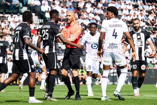 FOOTBALL : SCO Angers vs Lille OSC - Ligue 1 - JournÃ e 31 - 27 04 2025 Hakim Ben El Hadj (Arbitre Central) Abdoulaye Bamba (ANGERS SCO) Alexsandro (Lille OSC) AngersFrance  Copyright: xBaptistexAutissierx