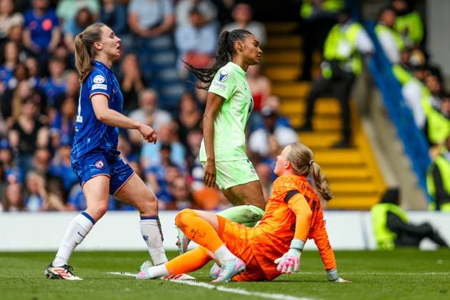 UEFA Women s Champions League Semi-Final Chelsea v Barcelona Salma Paralluelo of Barcelona Femeni scores to make it 0-4 during the UEFA Women s Champions League Semi-Final match Chelsea vs Barcelona at Stamford Bridge, London, United Kingdom, 27th April 2025 (Photo by Izzy Poles News Images) London Stamford Bridge Greater London United Kingdom Copyright: xIzzyxPoles NewsxImagesx