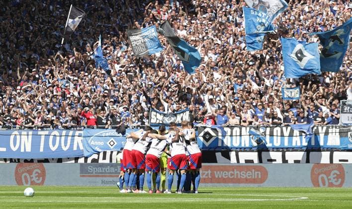 Team circle HSV Football, Men, Season 2024 2025, 2 BL, Volksparkstadion, Hamburger SV vs Karlsruher SC, 1 2 DFL REGULATIONS PROHIBIT ANY USE OF PHOTOGRAPHS AS IMAGE SEQUENCES AND OR QUASI VIDEO