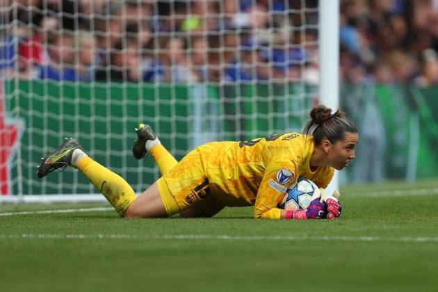 27th April 2025; Stamford Bridge, London, England: UEFA Womens Champions League Football, Semi Final, Second Leg, Chelsea versus Barcelona; goalkeeper Catalina Coll of Barcelona  ActionPlus12779800 KatiexChan