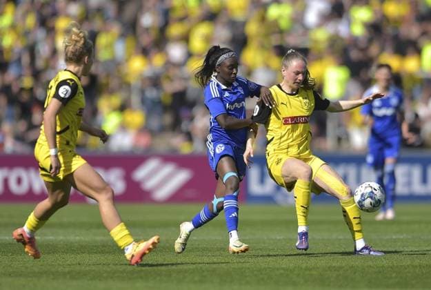Borussia Dortmund Schalke 04 FOR EDITORIAL PURPOSES ONLY EDITORIAL USE ONLY p Soccer Women Westfalenliga 23 GAME DAY Borussia Dortmund Schalke 04 on 27 04 2025 at Stadion Rote Erde in Dortmund Ann Sophie Vogel Borussia Dortmund , left Hanna Hamdi Schalke 04 , center Annika Enderle Borussia Dortmund , right Germany Nordrhein Westfalen Dortmund Copyright ThorstenxTillmann Copyright: ThorstenxTillmann doc80e3vje88b6fv2j42rf ,EDITORIAL USE ONLY Copyright: ThorstenxTillmann