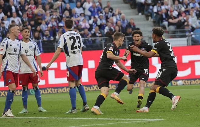 Goal 1 2 by Marvin Wanitzek Karlsruher SC , Cheers while the Hamburgers are horrified Football, Men, Season 2024 2025, 2 BL, Volksparkstadion, Hamburger SV vs Karlsruher SC, 1 2 DFL REGULATIONS PROHIBIT ANY USE OF PHOTOGRAPHS AS IMAGE SEQUENCES AND OR QUASI VIDEO