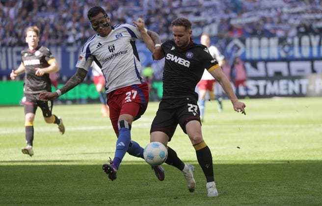 Davie Selke HSV , Christoph Kobald Karlsruher SC Football, Men, Season 2024 2025, 2 BL, Volksparkstadion, Hamburger SV vs Karlsruher SC, 1 2 DFL REGULATIONS PROHIBIT ANY USE OF PHOTOGRAPHS AS IMAGE SEQUENCES AND OR QUASI VIDEO