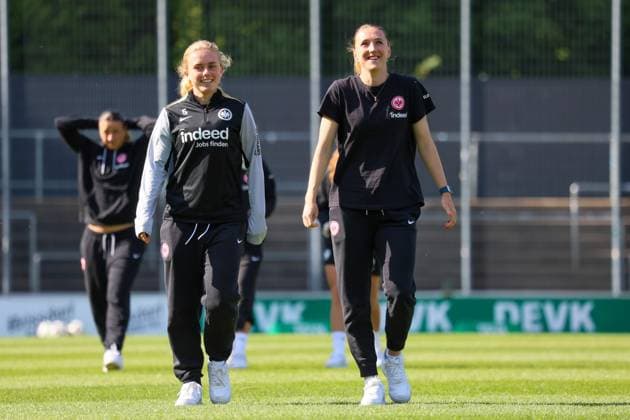 Cologne, Germany 27 April 2025 1 BL Women 2024 2025 1 FC Köln vs Eintracht Frankfurt Pictured from left Pernille Sanvig Eintracht Frankfurt and Lara Prasnikar Eintracht Frankfurt at the pitch inspection in Cologne DFB regulations prohibit any use of photographs as image sequences and or quasi video Rhein Energie Stadion Nordrhein Westfalen Copyright: xFotostandx xFantinix
