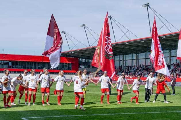 The Munich women celebrate the early win of the German championship of the Google Pixel Womens Bundesliga, the obligatory wheat beer shower is of course a must FC Bayern Muenchen Frauen vs SC Freiburg, Fußball, Google Pixel Frauen Bundesliga, 20 Matchday, Season 2024 2025, 27 04 2025 DFL DFB REGULATIONS PROHIBIT ANY USE OF PHOTOGRAPHS as IMAGE SEQUENCES and or QUASI VIDEO FC Bayern Muenchen Frauen vs SC Freiburg, Football, Google Pixel Frauen Bundesliga, 20 Matchday, Season 2024 2025, 27 04 2025 Muenchen Copyright: xEibner-Pressefoto HeikexFeinerx EP_HFR