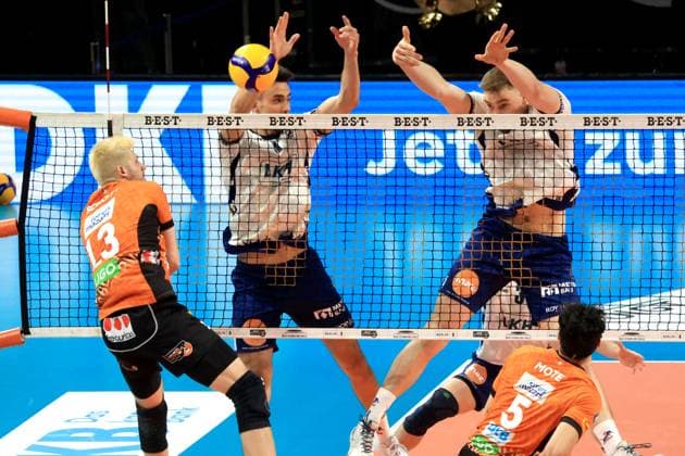 DEU, DVV, 1 VBL, BR Volleys vs Lueneburg, 27 04 2025, Max Schmeling Halle, Berlin, DEU, DVV, 1 VBL, BR Volleys vs Lueneburg, in the picture Ruben Schott BR Volleys 13 , Xander Ketrzynski Lueneburg 11 , Simon Torwie Lueneburg 1 nordphotoxGmbHx xEngler nph00076