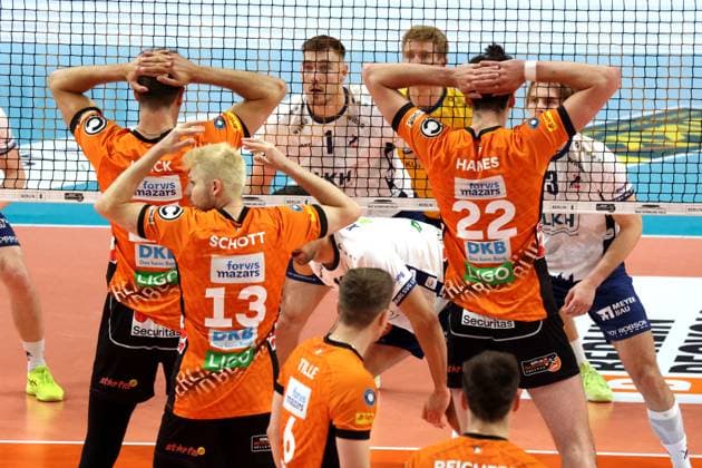 DEU, DVV, 1 VBL, BR Volleys vs Lueneburg, 27 04 2025, Max Schmeling Halle, Berlin, DEU, DVV, 1 VBL, BR Volleys vs Lueneburg, in the picture BR Volleys player wall, Ruben Schott BR Volleys 13 , Jake Hanes BR Volleys 22 , Tobias Krick BR Volleys 21 nordphotoxGmbHx xEngler nph00076