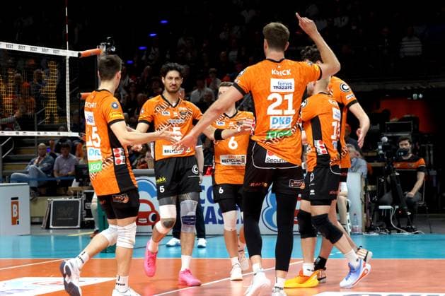 DEU, DVV, 1 VBL, BR Volleys vs Lueneburg, 27 04 2025, Max Schmeling Halle, Berlin, DEU, DVV, 1 VBL, BR Volleys vs Lueneburg, in the picture BR Volleys players circle nordphotoxGmbHx xEngler nph00076