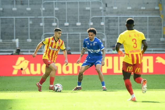 RC Lens v AJ Auxerre - Ligue 1 McDonalds 2024 2025 21 Anass ZAROURY (rcl) - 23 Ki-Jana HOEVER (aja) during the Ligue 1 McDonalds match between Lens and Auxerre at Stade Bollaert-Delelis on April 27, 2025 in Lens, France. Lens France  Copyright: xFEPx 776313134