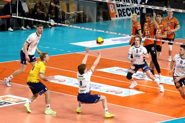 DEU, DVV, 1 VBL, BR Volleys vs Lueneburg, 27 04 2025, Max Schmeling Halle, Berlin, DEU, DVV, 1 VBL, BR Volleys vs Lueneburg, in the picture ball reception of Theo Mohwinkel Lueneburg 8 , Gage Worsley Lueneburg 6 , Simon Torwie Lueneburg 1 , Michael Wright Lueneburg 3 nordphotoxGmbHx xEngler nph00076