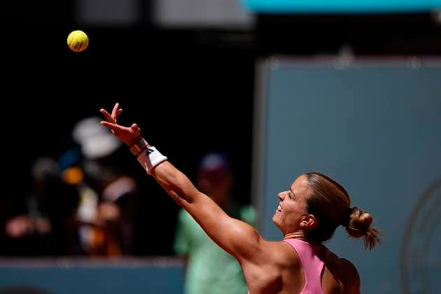 April 27, 2025, Madrid, Madrid, Spain: Maria Sakkari of Greece in action against Jasmine Paolini of Italy during the Mutua Madrid Open 2025, ATP, Tennis Herren Masters 1000 and WTA, Tennis Damen 1000 tennis tournament, celebrated at Caja Magica on April 27, 2025 in Madrid, Spain. Madrid Spain - ZUMAa181 20250427_zaa_a181_131 Copyright: xOscarxJ.xBarrosox