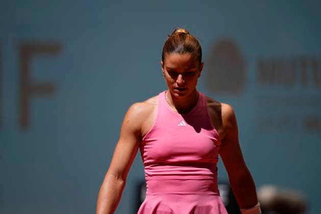 April 27, 2025, Madrid, Madrid, Spain: Maria Sakkari of Greece in action against Jasmine Paolini of Italy during the Mutua Madrid Open 2025, ATP, Tennis Herren Masters 1000 and WTA, Tennis Damen 1000 tennis tournament, celebrated at Caja Magica on April 27, 2025 in Madrid, Spain. Madrid Spain - ZUMAa181 20250427_zaa_a181_141 Copyright: xOscarxJ.xBarrosox