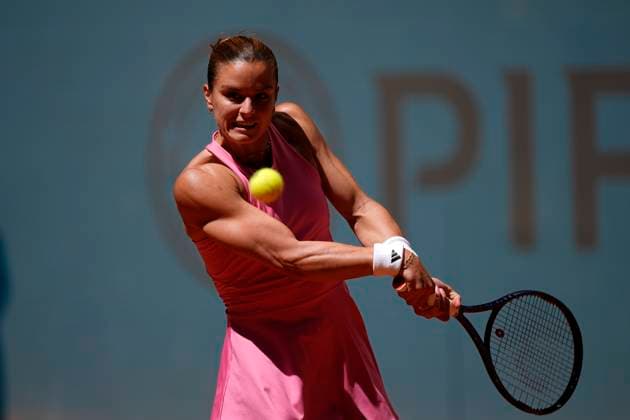 April 27, 2025, Madrid, Madrid, Spain: Maria Sakkari of Greece in action against Jasmine Paolini of Italy during the Mutua Madrid Open 2025, ATP, Tennis Herren Masters 1000 and WTA, Tennis Damen 1000 tennis tournament, celebrated at Caja Magica on April 27, 2025 in Madrid, Spain. Madrid Spain - ZUMAa181 20250427_zaa_a181_142 Copyright: xOscarxJ.xBarrosox