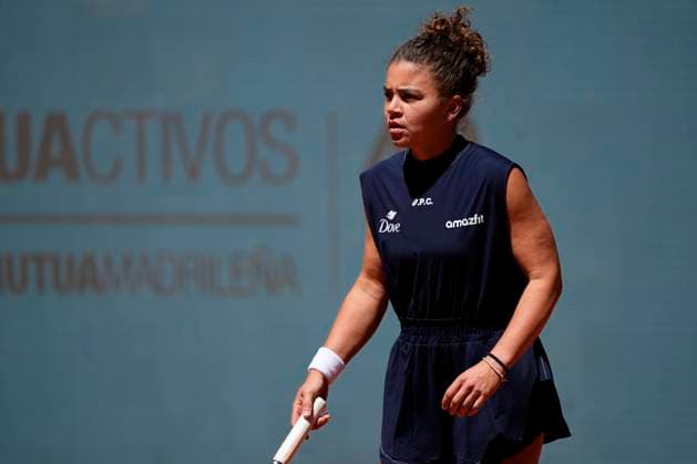 April 27, 2025, Madrid, Madrid, Spain: Jasmine Paolini of Italy in action against Maria Sakkari of Greece during the Mutua Madrid Open 2025, ATP, Tennis Herren Masters 1000 and WTA, Tennis Damen 1000 tennis tournament, celebrated at Caja Magica on April 27, 2025 in Madrid, Spain. Madrid Spain - ZUMAa181 20250427_zaa_a181_155 Copyright: xOscarxJ.xBarrosox