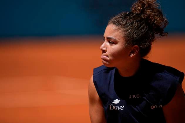 April 27, 2025, Madrid, Madrid, Spain: Jasmine Paolini of Italy in action against Maria Sakkari of Greece during the Mutua Madrid Open 2025, ATP, Tennis Herren Masters 1000 and WTA, Tennis Damen 1000 tennis tournament, celebrated at Caja Magica on April 27, 2025 in Madrid, Spain. Madrid Spain - ZUMAa181 20250427_zaa_a181_157 Copyright: xOscarxJ.xBarrosox