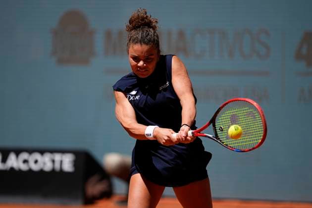 April 27, 2025, Madrid, Madrid, Spain: Jasmine Paolini of Italy in action against Maria Sakkari of Greece during the Mutua Madrid Open 2025, ATP, Tennis Herren Masters 1000 and WTA, Tennis Damen 1000 tennis tournament, celebrated at Caja Magica on April 27, 2025 in Madrid, Spain. Madrid Spain - ZUMAa181 20250427_zaa_a181_161 Copyright: xOscarxJ.xBarrosox