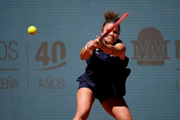 April 27, 2025, Madrid, Madrid, Spain: Jasmine Paolini of Italy in action against Maria Sakkari of Greece during the Mutua Madrid Open 2025, ATP, Tennis Herren Masters 1000 and WTA, Tennis Damen 1000 tennis tournament, celebrated at Caja Magica on April 27, 2025 in Madrid, Spain. Madrid Spain - ZUMAa181 20250427_zaa_a181_166 Copyright: xOscarxJ.xBarrosox