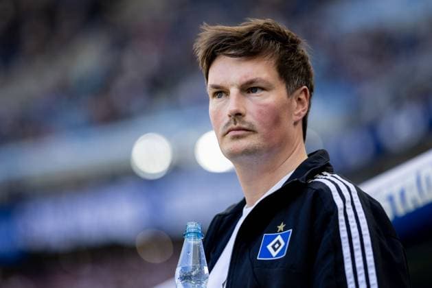 Hamburg, April 27, 2025 Football, 2 Bundesliga 2024 25, Hamburger SV Karlsruher SC Merlin Polzin Hamburger SV, Trainer DFL REGULATIONS PROHIBIT ANY USE OF PHOTOGRAPHS AS IMAGE SEQUENCES AND OR QUASI VIDEO