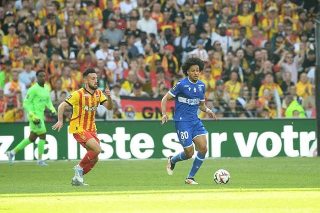 RC Lens v AJ Auxerre - Ligue 1 McDonalds 2024 2025 28 Adrien THOMASSON (rcl) - 80 Han-Noah MASSENGO (aja) during the Ligue 1 McDonalds match between Lens and Auxerre at Stade Bollaert-Delelis on April 27, 2025 in Lens, France. Lens France  Copyright: xFEPx 776313134