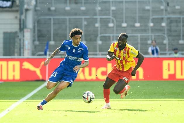 RC Lens v AJ Auxerre - Ligue 1 McDonalds 2024 2025 03 Deiver MACHADO (rcl) - 23 Ki-Jana HOEVER (aja) during the Ligue 1 McDonalds match between Lens and Auxerre at Stade Bollaert-Delelis on April 27, 2025 in Lens, France. Lens France  Copyright: xFEPx 776313134