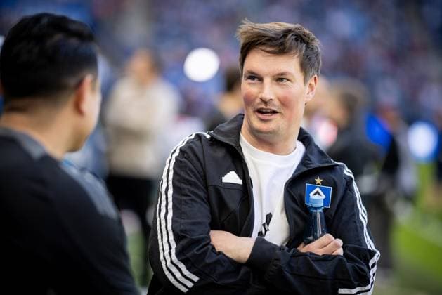 Hamburg, April 27, 2025 Football, 2 Bundesliga 2024 25, Hamburger SV Karlsruher SC Merlin Polzin Hamburger SV, Trainer DFL REGULATIONS PROHIBIT ANY USE OF PHOTOGRAPHS AS IMAGE SEQUENCES AND OR QUASI VIDEO