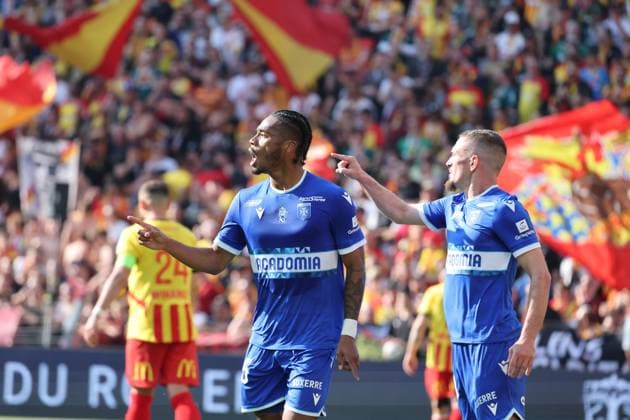 FOOTBALL : RC Lens vs AJ Auxerre - Ligue 1 - 27 04 2025 Joie des joueurs de l AJ Auxerre apres le but de Ado ONAIWU (AJ Auxerre) lors du match RC Lens vs AJ Auxerre, Ligue 1, stade Bollaert-Delelis, le 27 avril 2025 - photo Laurent Sanson PsnewZ  Copyright: xLaurentxSANSONx xPsnewZx