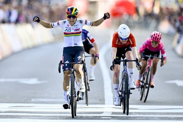 Kim Le Court celebrates after winning the women elite race of the Liege-Bastogne-Liege one day cycling event, 152,9km from Bastogne to Liege, Sunday 27 April 2025. ERICxLALMAND  x122004157x