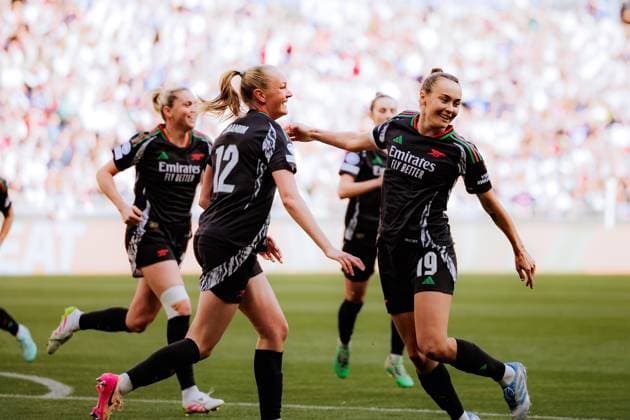 Lyon, France Caitlin Foord (19 Arsenal) Frida Leonhardsen Maanum (12 Arsenal) celebrating Alessia Russo (23 Arsenal) goal during the UEFA Womens Champions League semi-final game between Olympique Lyonnais and Arsenal FC at Groupama Stadium in Lyon, France. (Pauline Figuet SPP) Copyright: xPaulinexFiguetx xSPPx spp-en-PaFiSp-PF_OLARS2998
