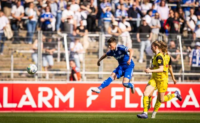 Dortmund, Germany 27th Apr 2025 SHARI NOFFKE S04 Annika Enderle BVB Borussia Dortmund BVB Women I FC Schalke 04 27 04 2025