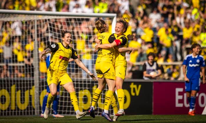 Dortmund, Germany 27th Apr 2025 Goal celebration Annika Enderle BVB Marie Grothe BVB Dana Celine Marquardt BVB Borussia Dortmund BVB Women I FC Schalke 04 27 04 2025