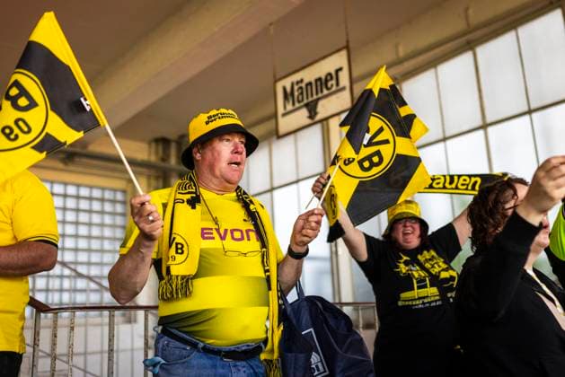 Dortmund, Germany 27th Apr 2025 BVB Fans Borussia Dortmund BVB Women I FC Schalke 04 27 04 2025