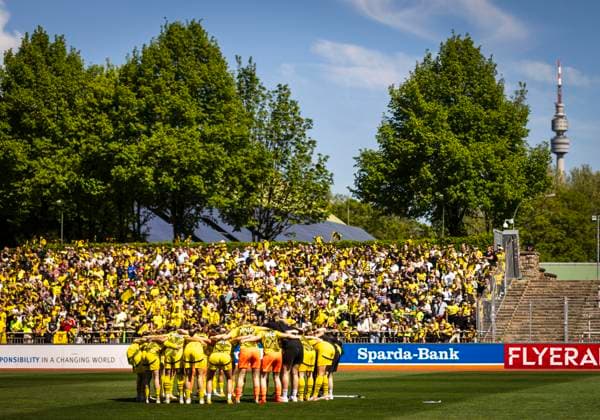 Dortmund, Germany 27th Apr 2025 Team circle BVB Borussia Dortmund BVB Women I FC Schalke 04 27 04 2025