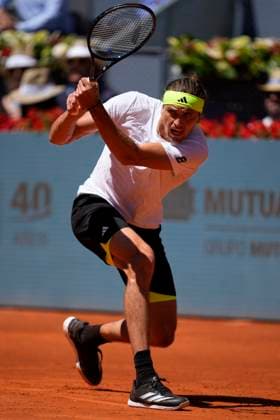 April 27, 2025, Madrid, Madrid, Spain: Alexander Zverev of Germany in action against Alejandro Davidovich Fokina of Spain during the Mutua Madrid Open 2025, ATP, Tennis Herren Masters 1000 and WTA, Tennis Damen 1000 tennis tournament, celebrated at Caja Magica on April 27, 2025 in Madrid, Spain. Madrid Spain - ZUMAa181 20250427_zaa_a181_214 Copyright: xOscarxJ.xBarrosox