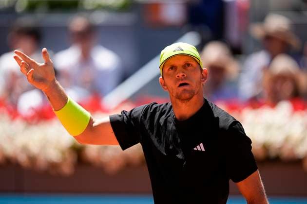 April 27, 2025, Madrid, Madrid, Spain: Alejandro Davidovich Fokina of Spain in action against Alexander Zverev of Germany during the Mutua Madrid Open 2025, ATP, Tennis Herren Masters 1000 and WTA, Tennis Damen 1000 tennis tournament, celebrated at Caja Magica on April 27, 2025 in Madrid, Spain. Madrid Spain - ZUMAa181 20250427_zaa_a181_224 Copyright: xOscarxJ.xBarrosox