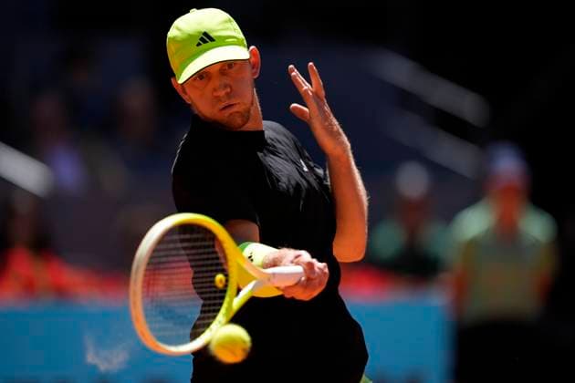 April 27, 2025, Madrid, Madrid, Spain: Alejandro Davidovich Fokina of Spain in action against Alexander Zverev of Germany during the Mutua Madrid Open 2025, ATP, Tennis Herren Masters 1000 and WTA, Tennis Damen 1000 tennis tournament, celebrated at Caja Magica on April 27, 2025 in Madrid, Spain. Madrid Spain - ZUMAa181 20250427_zaa_a181_227 Copyright: xOscarxJ.xBarrosox