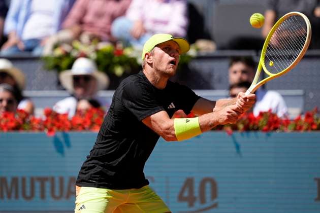 April 27, 2025, Madrid, Madrid, Spain: Alejandro Davidovich Fokina of Spain in action against Alexander Zverev of Germany during the Mutua Madrid Open 2025, ATP, Tennis Herren Masters 1000 and WTA, Tennis Damen 1000 tennis tournament, celebrated at Caja Magica on April 27, 2025 in Madrid, Spain. Madrid Spain - ZUMAa181 20250427_zaa_a181_239 Copyright: xOscarxJ.xBarrosox