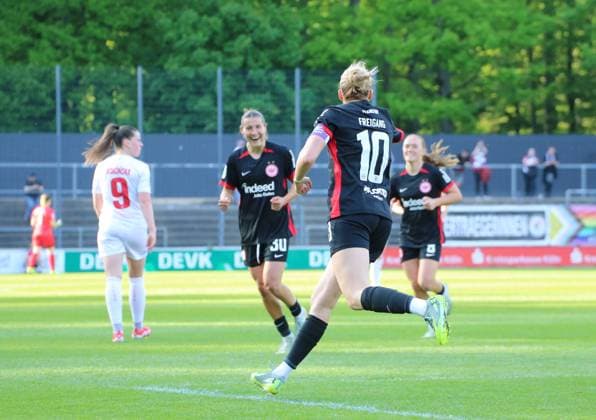 27 04 2025, xgrfx, Soccer Google Pixel Women Bundesliga, 1 FC Köln Eintracht Frankfurt v l Tor, Laura Freigang Eintracht Frankfurt DFL DFB REGULATIONS PROHIBIT ANY USE OF PHOTOGRAPHS as IMAGE SEQUENCES and or QUASI VIDEO Köln