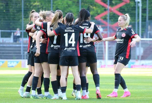 27 04 2025, xgrfx, Soccer Google Pixel Women Bundesliga, 1 FC Köln Eintracht Frankfurt v l Tor, Laura Freigang Eintracht Frankfurt DFL DFB REGULATIONS PROHIBIT ANY USE OF PHOTOGRAPHS as IMAGE SEQUENCES and or QUASI VIDEO Köln