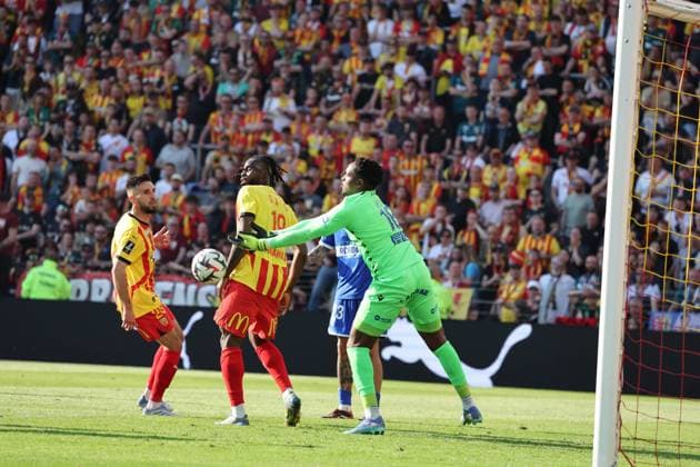 FOOTBALL : RC Lens vs AJ Auxerre - Ligue 1 - 27 04 2025 Donovan LEON (AJ Auxerre) lors du match RC Lens vs AJ Auxerre, Ligue 1, stade Bollaert-Delelis, le 27 avril 2025 - photo Laurent Sanson PsnewZ  Copyright: xLaurentxSANSONx xPsnewZx