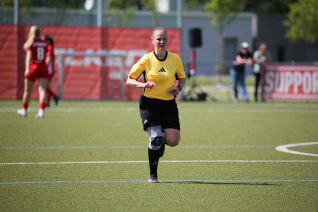 27 04 2025 xmgoodx Offenbach Football Regionalliga Süd Season 2024 2025 Women Kickers Offenbach vs Eintracht Frankfurt U19 Referee Sabine Mandler