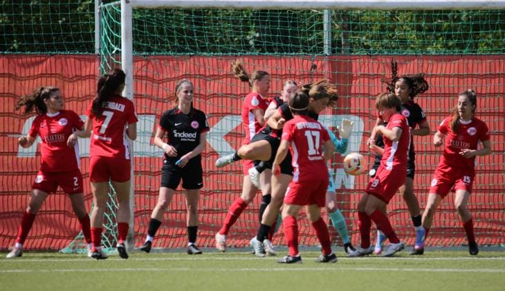 27 04 2025 xmgoodx Offenbach Football Regionalliga Süd Season 2024 2025 Women Kickers Offenbach vs Eintracht Frankfurt U19 Goalkeeper Da Hye Lee 29, OFC Women vs Julia Kühne SGEU19