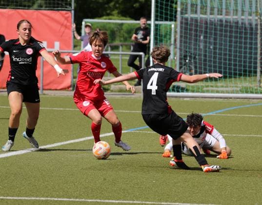 27 04 2025 xmgoodx Offenbach Football Regionalliga Süd Season 2024 2025 Women Kickers Offenbach vs Eintracht Frankfurt U19 Sari Kobayashi 19, OFC Women vs Goalkeeper Sophia Gonzalez and Anna Seifert SGEU19