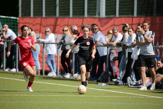 27 04 2025 xmgoodx Offenbach Football Regionalliga Süd Season 2024 2025 Women Kickers Offenbach vs Eintracht Frankfurt U19 Sari Kobayashi 19, OFC Women vs Goalkeeper Sophia Gonzalez and Anna Seifert SGEU19