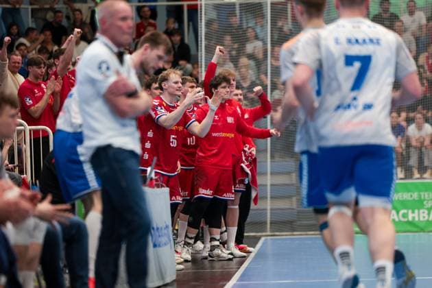 27.04.2025, 2. Handball Bundesliga, 29. Spieltag, TuSEM Essen - Dessau-Rosslauer HV, Die Spieler des TUSEM Essen jubeln, Essen Am Hallo NRW Deutschland xRHR-FOTO DEx *** 27 04 2025, 2 Handball Bundesliga, Matchday 29, TuSEM Essen Dessau Rosslauer HV, The players of TUSEM Essen cheer, Essen Am Hallo NRW Germany xRHR PHOTO DEx Copyright: DennisxEwert RHR-FOTOx RHR-FOTO DE