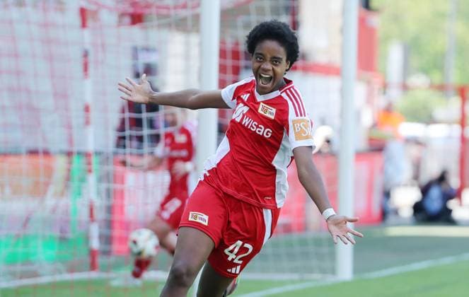 Naika Reissner cheers after 2 0 Joy Emotion Cheering Sport Football Soccer 2 Bundesliga Women Women Season 2024 2025 27 04 2025 1 FC Union Berlin vs Borussia Mönchengladbach BMG DFL regulations prohibit any use of photographs as image sequences and or quasi video
