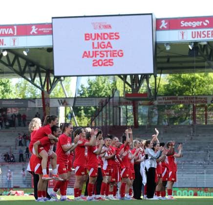 Union womens team promoted to 1 Bundesliga Jubel Emotion Freude Aufsteiger aufgestiegen Sport Fußball Fußball 2 Bundesliga Damen Frauen Saison 2024 2025 27 04 2025 1 FC Union Berlin vs Borussia Mönchengladbach BMG DFL regulations prohibit any use of photographs as image sequences and or quasi video