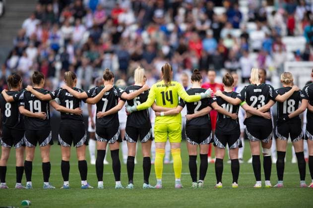 FOOTBALL - WOMEN S CHAMPIONS LEAGUE - 1 2 - LYON v ARSENAL Cyril Lestage MAXPPP - Décines-Charpieu 27 04 2025 Arsenal team during the UEFA Women s Champions League, Semi-finals, 2nd leg football match between Olympique Lyonnais and Arsenal FC on 27 April 2025 at Groupama stadium in Décines-Charpieu near Lyon, France Décines-Charpieu France  Copyright: xMAXPPPxCyrilxLestagex CAL202504270281 CAL202504270281